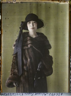 Image représentant La  https://musee-albert-kahn.s-museum.fr/home/NWQ2OTAwYzNmYjZlZTk1ZWQwODJmMjY4L2dlbmVyaWMtbm90aWNlLXRhYi9hdXRob3JpdHkvNjE3YTc5ZjVjZjhiODk2OGIzMzM3ZDIx/5d6900c3fb6ee95ed082f268/generic-notice-tab/authority/617a79eacf8b8968b3336528 princesse Fusako Kitashirakawa