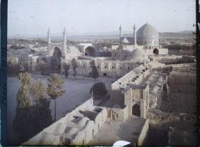 Image représentant La Masjid-i-Chah (mosquée du Chah), côté sud de la Meydan-i-Chah, au crépuscule (17h 45)