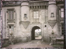 Image représentant Ouverture sur la cour percée dans le corps de logis principal du château