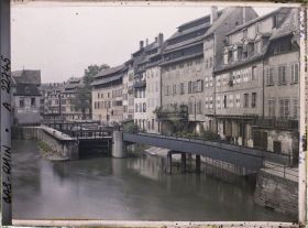 Image représentant France, Strasbourg, Les Vieux quartiers au bord de l'Ill Vue prise du Pont St Maclou