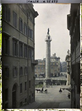 Image représentant La colonne Trajane vue du haut de la via Magnanapoli