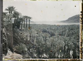 Image représentant L'oasis et la plaine de Baghdad avec à droite, le Djebel Taghla