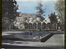 Image représentant La cour et les bâtiments annexes de la Tekkiye Suleymaniye