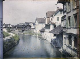 Image représentant La Sarner Aa depuis le pont qui mène au château de Landenberg