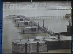 Image représentant Le barrage de la Monnaie depuis le quai de Conti