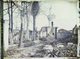 Image représentant Cimetière et ruines d'une mosquée ("Tarlit Djami Camii")