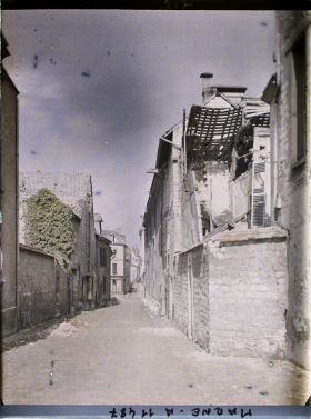 Image représentant Ruines, rue de l'hôpital ( de nos jours, rue du général Baratier)