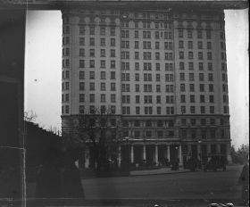 Image représentant L'hôtel Plaza, nouvellement construit près de Central Park