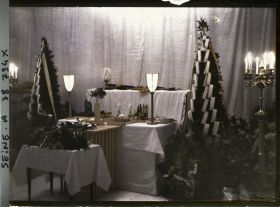 Image représentant La chapelle ardente du prince Kitashirakawa à l'ambassade du Japon