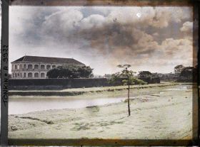 Image représentant Un édifice de la citadelle (une caserne ?)