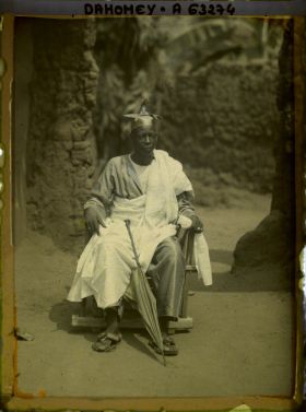 Image représentant Le chef féticheur du Serpent, prêtre au culte de Dangbé