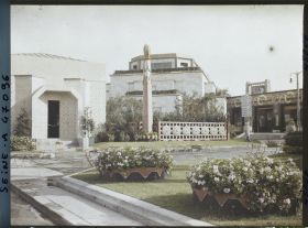 Image représentant L'Exposition des arts décoratifs, Pavillon du Gant (Grenoble), sur l'esplanade des Invalides