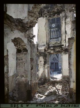 Image représentant France, Baccarat, L'Eglise vue à travers les ruines du Chateau