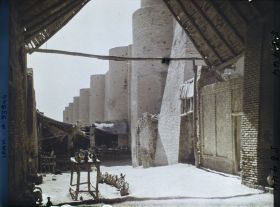 Image représentant Mur extérieur de la mosquée fortifiée d'Ali, échoppes
