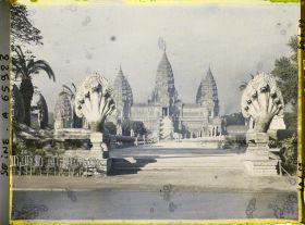Image représentant L'Exposition Coloniale Internationale de 1931, la grande allée du temple d'Angkor Vat