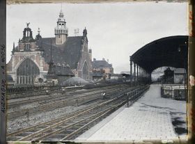 Image représentant Prusse, Essen, Une vue sur la Gare et les Voies