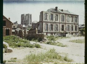 Image représentant France, Noyon, Ruines vers la Cathédrale