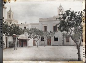 Image représentant La cour de l'école supérieure de garçons