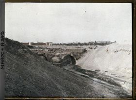 Image représentant Sous les murailles