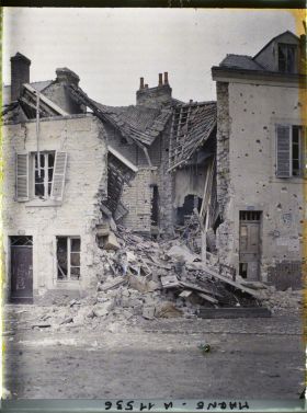 Image représentant Une maison, rue de Bétheny, victime d'un bombardement