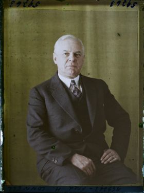 Image représentant https://musee-albert-kahn.s-museum.fr/home/NWQ2OTAwYzNmYjZlZTk1ZWQwODJmMjY4L2dlbmVyaWMtbm90aWNlLXRhYi9hdXRob3JpdHkvNjE3YTc5ZjVjZjhiODk2OGIzMzM3ZDIx/5d6900c3fb6ee95ed082f268/generic-notice-tab/authority/617a79ebcf8b8968b3336af7 Monsieur Fred M. Connell