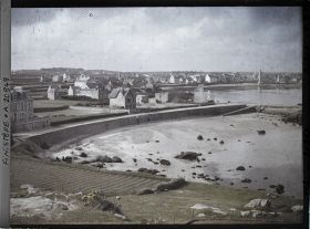 Image représentant Le port et le quartier du phare vus de la chapelle Sainte-Barbe