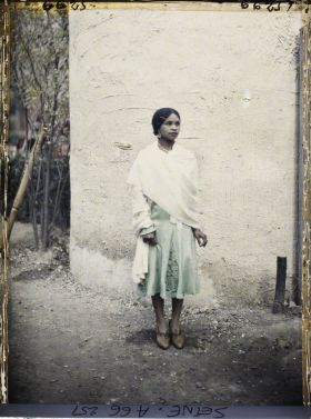 Image représentant L'Exposition Coloniale Internationale de 1931, une jeune femme/danseuse hova