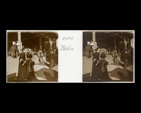 Image représentant Visiteurs de la foire monastique (miaohui) du temple Huguosi ("monastère de la Protection du Pays") devant le Tianwangdian ("pavillon des Rois Célestes")