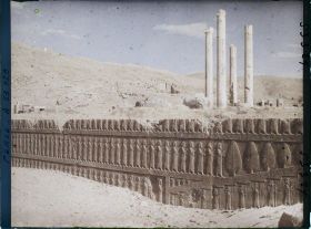 Image représentant Escalier nord de l'Apadana, procession de gardes perses et mèdes