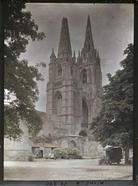 Image représentant Les deux tours de l'ancienne abbaye de Saint-Jean-des-Vignes
