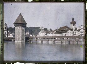 Image représentant Le Kapellbrücke (pont de la Chapelle) et la Reuss