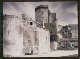 Image représentant Le Donjon, pris du mail Droulin