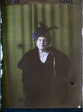 Image représentant La  https://musee-albert-kahn.s-museum.fr/home/NWQ2OTAwYzNmYjZlZTk1ZWQwODJmMjY4L2dlbmVyaWMtbm90aWNlLXRhYi9hdXRob3JpdHkvNjE3YTc5ZjVjZjhiODk2OGIzMzM3ZDIx/5d6900c3fb6ee95ed082f268/generic-notice-tab/authority/617a79ebcf8b8968b3337686 comtesse Amélie Roederer