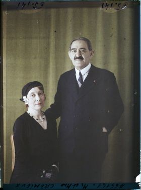 Image représentant https://musee-albert-kahn.s-museum.fr/home/NWQ2OTAwYzNmYjZlZTk1ZWQwODJmMjY4L2dlbmVyaWMtbm90aWNlLXRhYi9hdXRob3JpdHkvNjE3YTc5ZjVjZjhiODk2OGIzMzM3ZDIx/5d6900c3fb6ee95ed082f268/generic-notice-tab/authority/617a79ebcf8b8968b3336b13 Monsieur Crémieux et  https://musee-albert-kahn.s-museum.fr/home/NWQ2OTAwYzNmYjZlZTk1ZWQwODJmMjY4L2dlbmVyaWMtbm90aWNlLXRhYi9hdXRob3JpdHkvNjE3YTc5ZjVjZjhiODk2OGIzMzM3ZDIx/5d6900c3fb6ee95ed082f268/generic-notice-tab/authority/617a79ebcf8b8968b3336b14 Madame