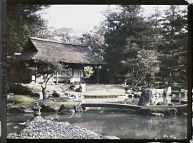 Image représentant Villa impériale de Katsura (Katsura-Rikyu) : jardin devant le pavillon de thé Shôkintei