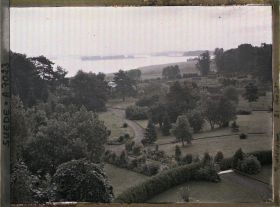 Image représentant Un jardin, vue depuis la villa Palme