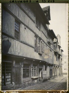 Image représentant Vieilles maisons près du Bassin de l'ouest