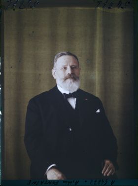 Image représentant https://musee-albert-kahn.s-museum.fr/home/NWQ2OTAwYzNmYjZlZTk1ZWQwODJmMjY4L2dlbmVyaWMtbm90aWNlLXRhYi9hdXRob3JpdHkvNjE3YTc5ZjVjZjhiODk2OGIzMzM3ZDIx/5d6900c3fb6ee95ed082f268/generic-notice-tab/authority/617a79ebcf8b8968b3336d4a Monsieur Arthur Fontaine