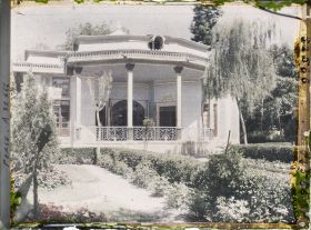 Image représentant Tombeau de famille dans le jardin d'un notable (pavillon d'un notable)