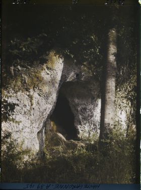 Image représentant France, Montespan (Hte Garonne), L'entrée de l'abri