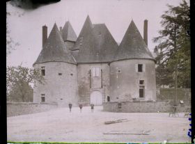 Image représentant L'entrée principale du château