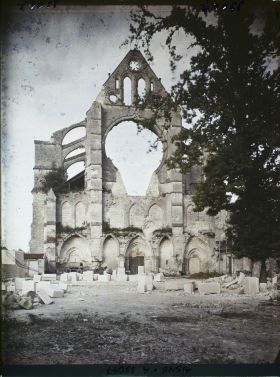 Image représentant France, Longpont, Façade de l' Abbaye