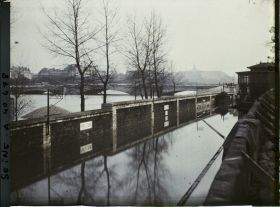 Image représentant La gare du Pont de l'Alma inondée par la crue de la Seine