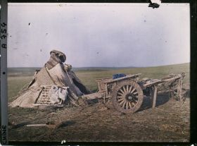 Image représentant Une charrette et un abri temporaire