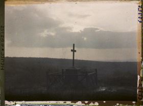 Image représentant Meuse, Thiaumont, Croix érigée par les Survivant du 137e d'Infie