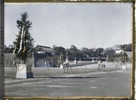 Image représentant Funérailles de l'Empereur Taisho-Tenno (Yoshihito), décor mortuaire sur l'esplanade du palais impérial