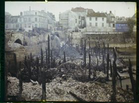 Image représentant France, Meaux, Les moulins pris de très près, de la rive droite de la Marne