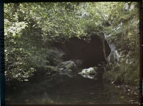 Image représentant L'entrée de la grotte du Tuc d'Audoubert vue de très près