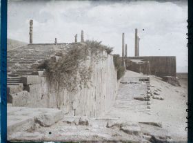 Image représentant Le double escalier monumental donnant accès à la terrasse