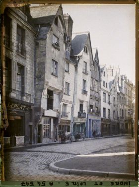 Image représentant Boutiques et maisons de la place Plumereau